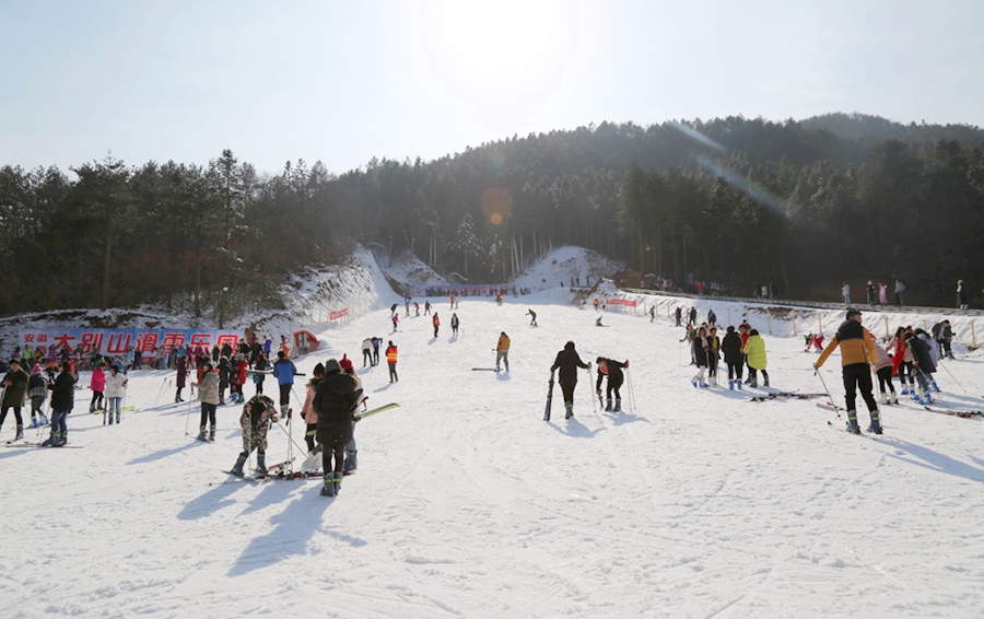 安徽 安庆 大别山滑雪场,体验高山刺激之旅