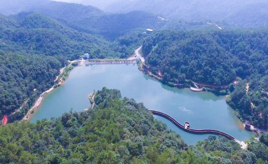 揭阳宝山湖悬崖秋千潮汕文化