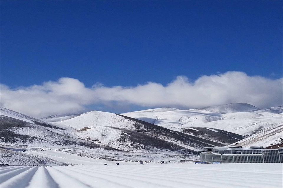 趁着这个zui美的冬天,去邂逅另一番天地,快来大海草山国际滑雪度假区