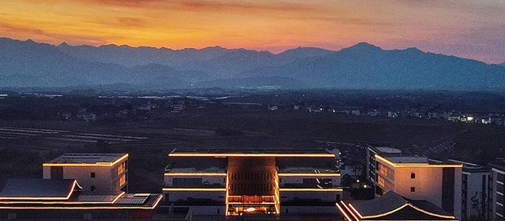 859元【衢州中环雷迪森庄园】田隐房3间夜+双人早餐/间夜+双人正餐3份+田园乐骑行一份+休闲书吧、健身房、瑜伽房、桌上冰球、乒乓球、棋牌室