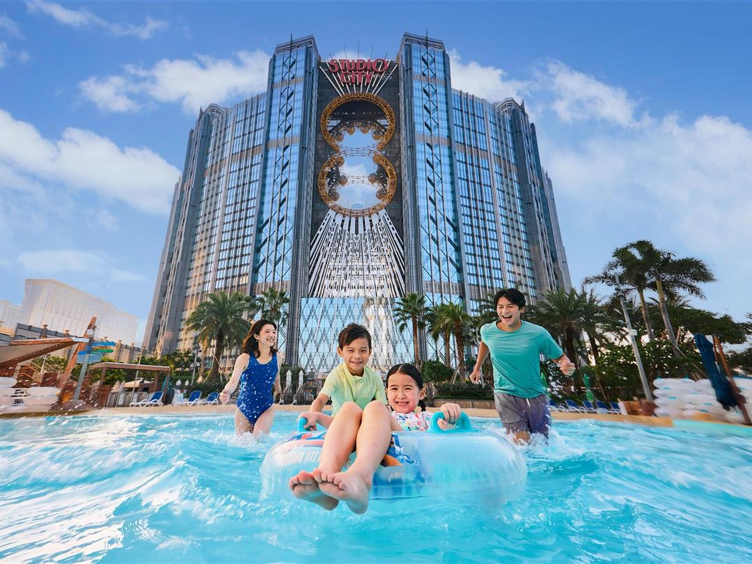 新濠影汇水上乐园：365天恒温室内水乐园，16大项目遛娃必去