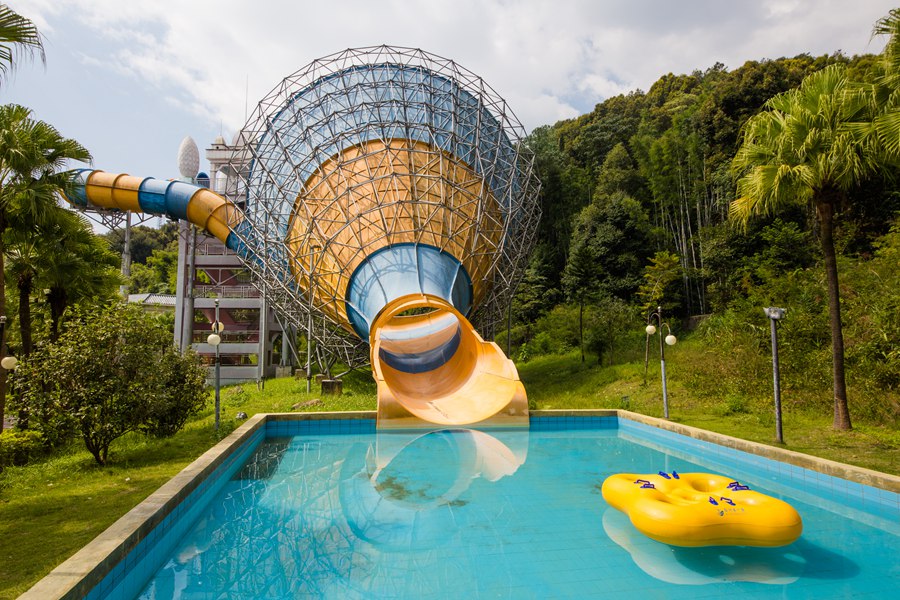 广东| 惠州 龙门铁泉温泉度假山庄,泡黄金汤