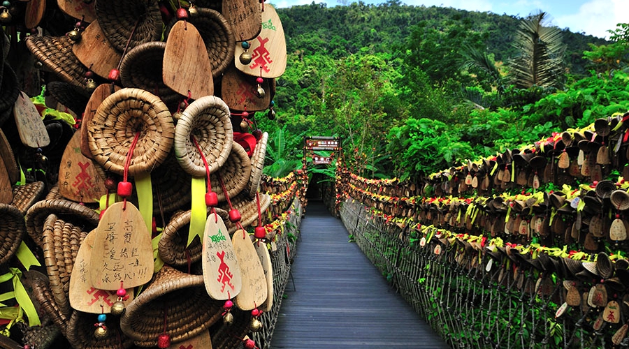 海南| 保亭 呀诺达热带雨林景区,景色宜人
