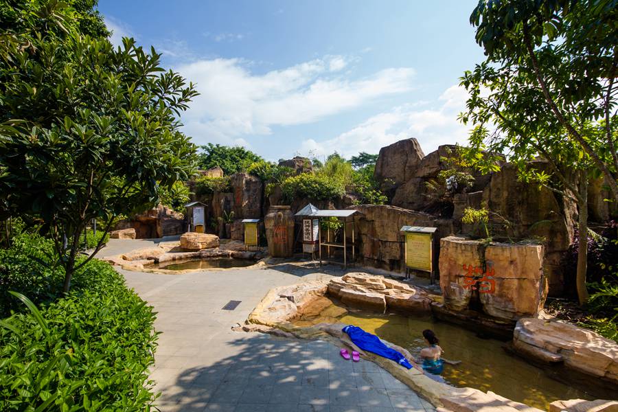 广东| 惠州 龙门铁泉温泉度假山庄,泡黄金汤