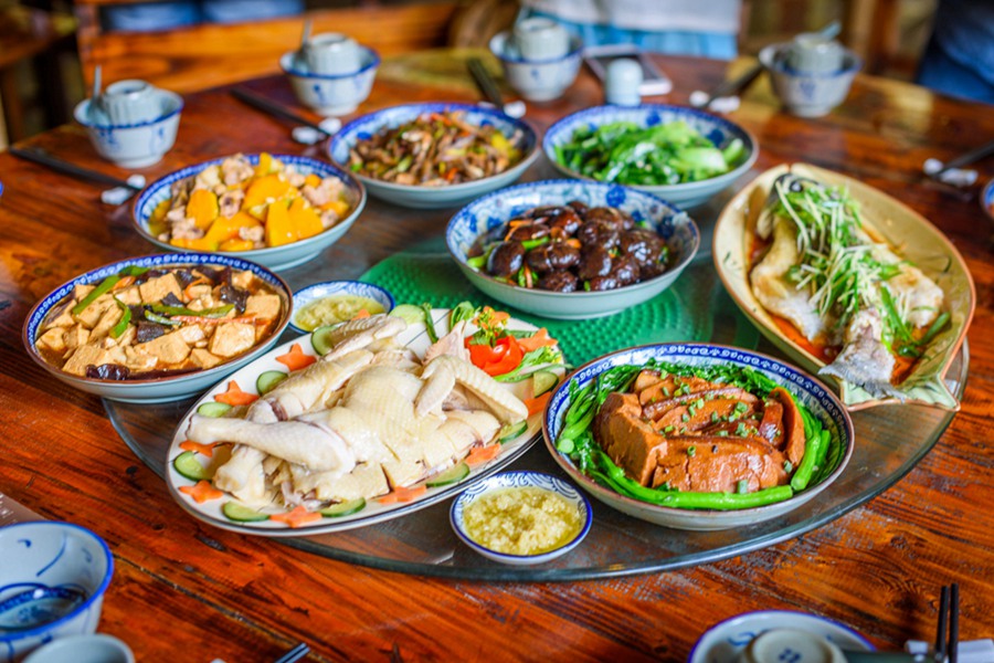 广东| 清远 英德九州驿站酒店,沐浴树上温泉