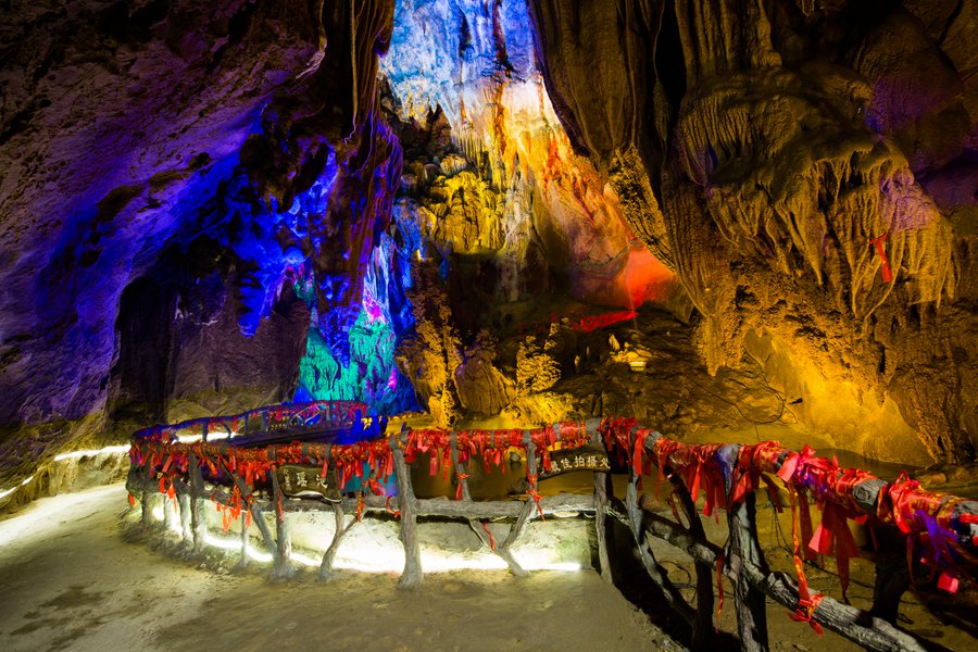 广东| 清远 英德九重天溶洞,三步不同景