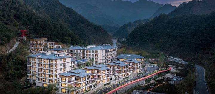 周末不加价！699元【杭州洲益隐世度假酒店】山景房1晚+双早+儿童电竞游戏币20个+咖啡券2张+儿童乐园、健身房