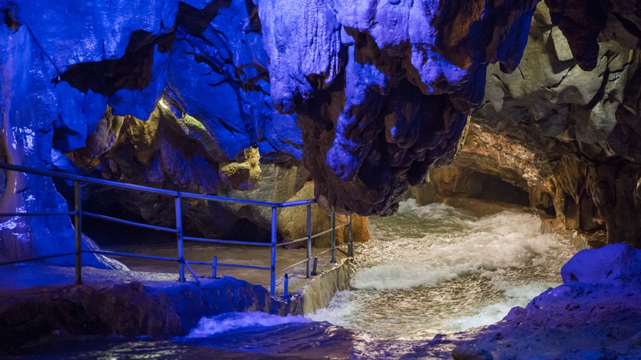 广东| 清远 英德九重天溶洞,三步不同景