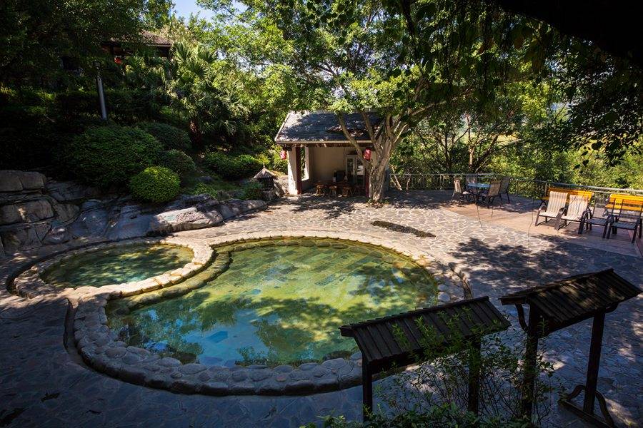 清远英德奇洞温泉小镇温泉票溶洞温泉冬暖夏凉世界独有英石温泉