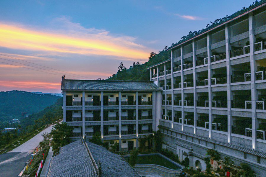 广东| 云浮 新兴天露山养生度假酒店