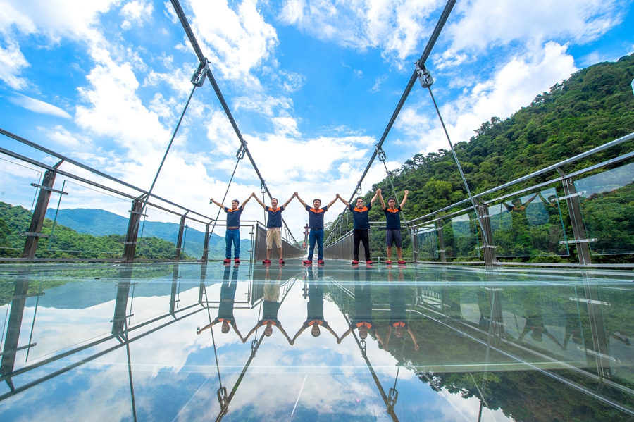 古龍峽景區位於清遠市清新區,距廣州約68公里,新升級雲天玻霸,峽谷