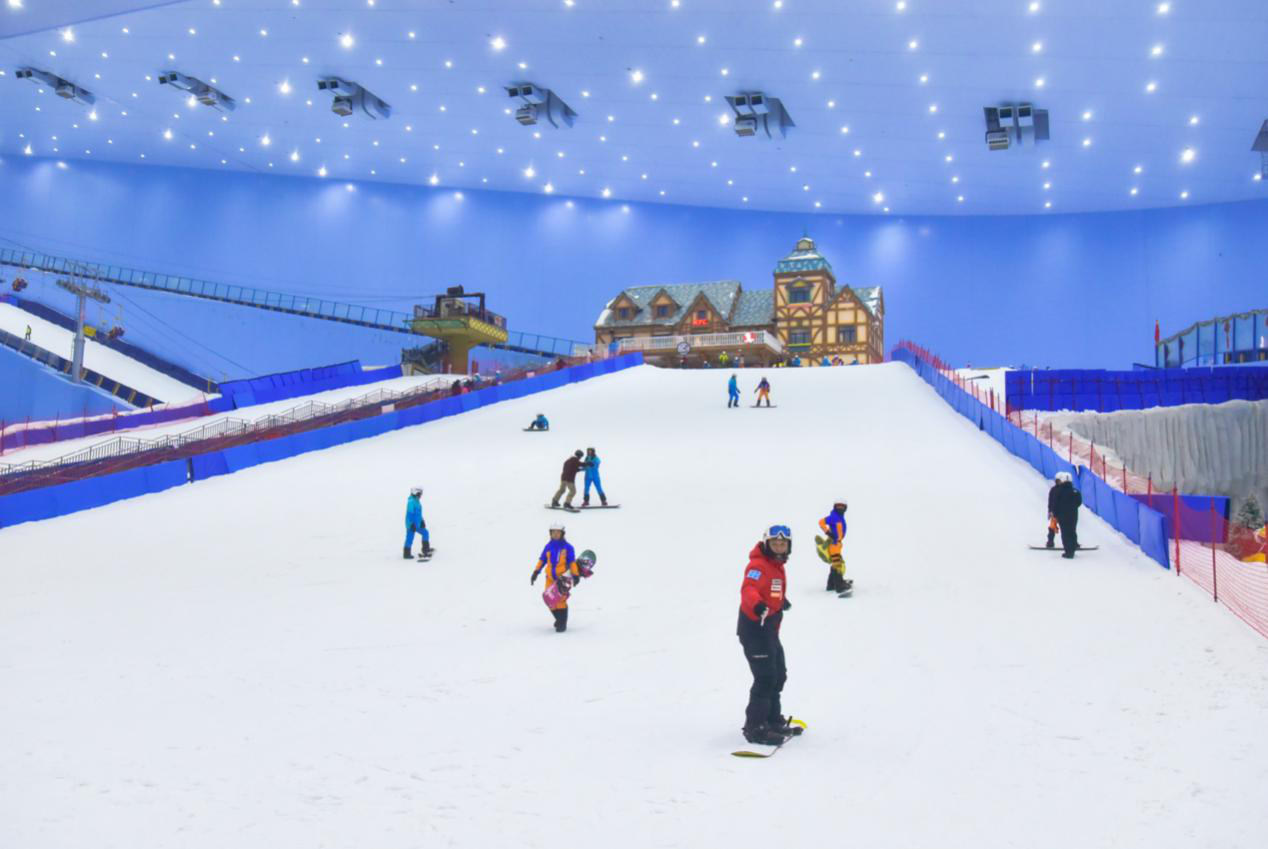 纵享冰雪乐趣，北京昌平六万平方米戏雪乐园2023年元旦开业 | 极目新闻